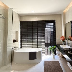 2-YTH6001L_WALL_CP60BK02RT_LONGBLACK_FLOOR